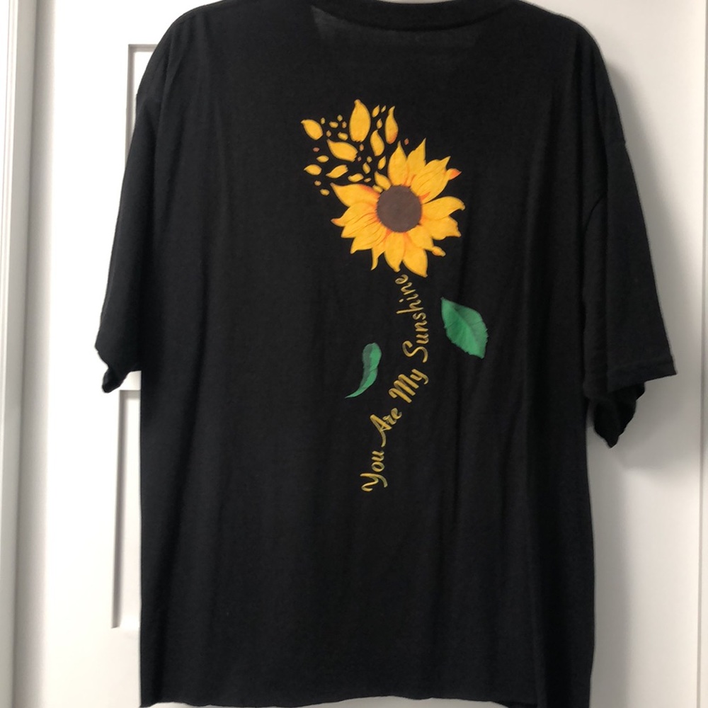 🆕🌻🌝You Are My Sunshine Sunflower graphic Top! 100% C. Back/front screen!